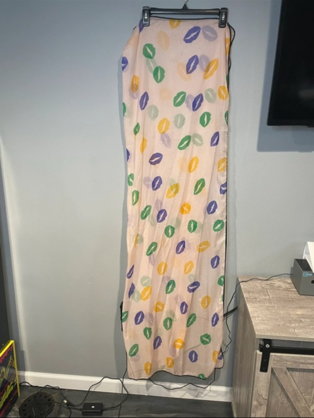 Women's scarf wrap 36”X 60” Pink w/ Purple Green Yellow Lips
